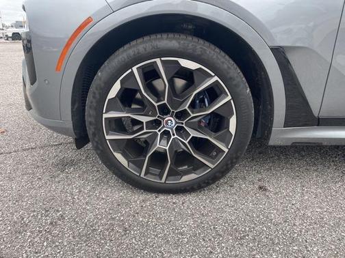 2023 BMW X7 M60i