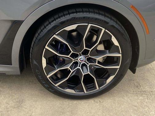2023 BMW X7 M60i