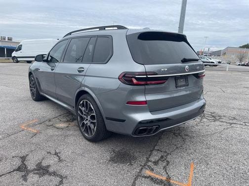 2023 BMW X7 M60i