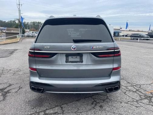 2023 BMW X7 M60i