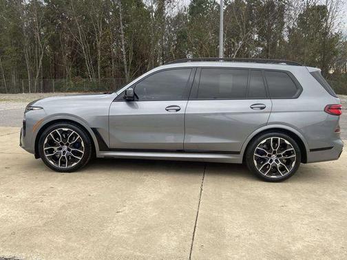 2023 BMW X7 M60i