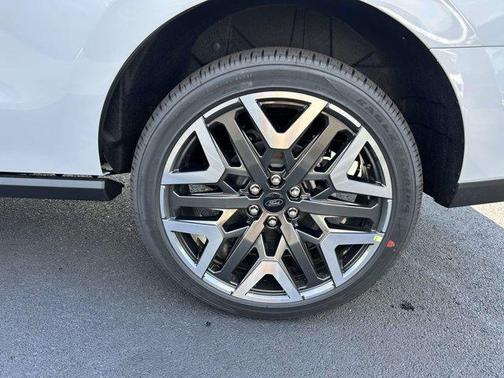 Space Silver 2026 Ford Expedition Platinum
