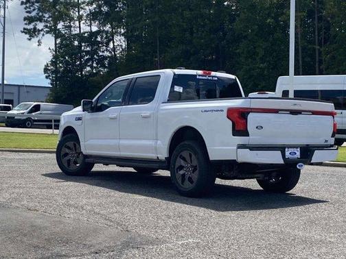 2025 Ford F-150 Lightning LARIAT