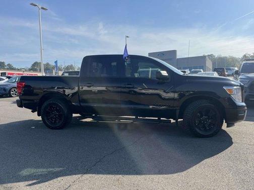 2021 Nissan Titan SV