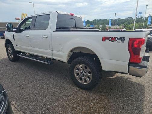 Oxford White 2019 Ford F-250 Lariat