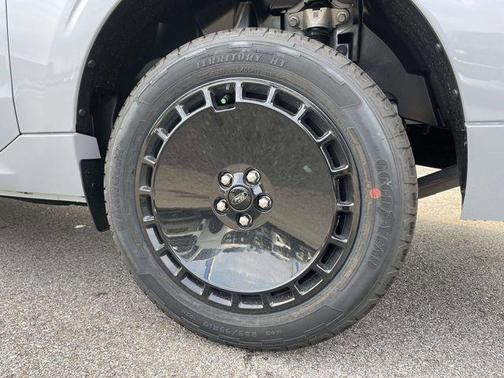 Space White Metallic 2026 Ford Maverick Lobo Standard