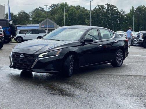 Black 2024 Nissan Altima 2.5 SV