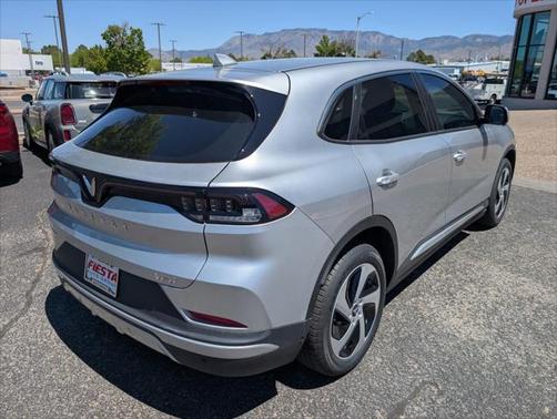 2025 VinFast VF 8 Eco