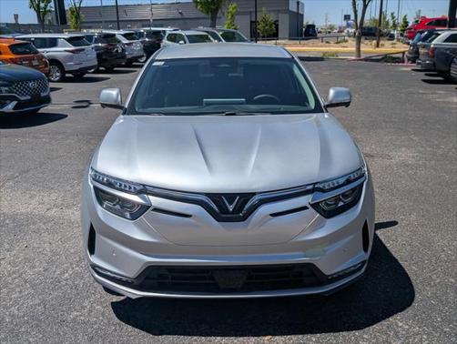 2025 VinFast VF 8 Eco