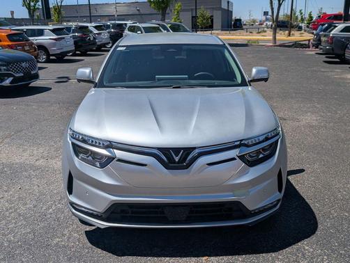 2025 VinFast VF 8 Eco