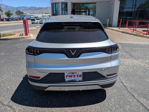 2025 VinFast VF 8 Eco