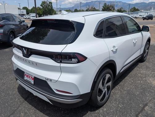 2025 VinFast VF 8 Eco