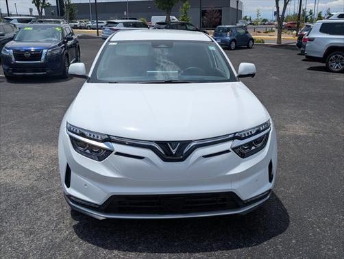 2025 VinFast VF 8 Eco