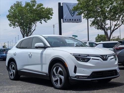 2025 VinFast VF 8 Eco