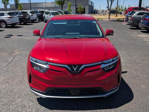 2025 VinFast VF 8 Eco