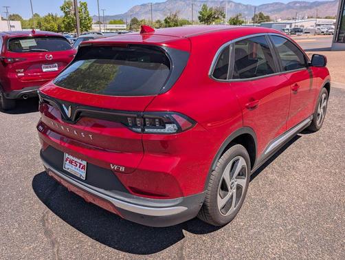 2025 VinFast VF 8 Eco