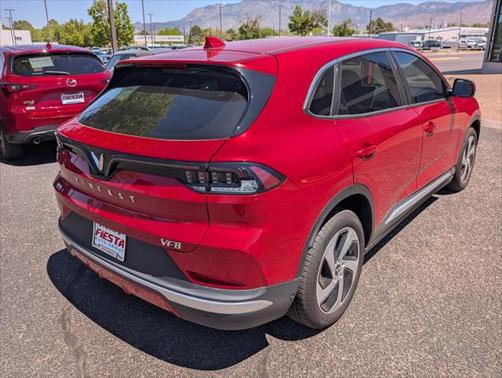 2025 VinFast VF 8 Eco
