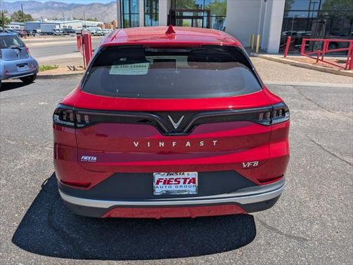 2025 VinFast VF 8 Eco