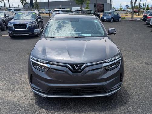 2025 VinFast VF 8 Eco