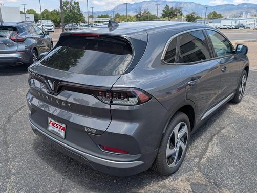 2025 VinFast VF 8 Eco