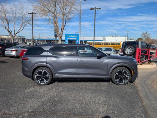 2024 VinFast VF 9 Plus