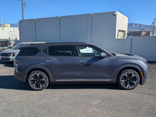 2024 VinFast VF 9 Plus