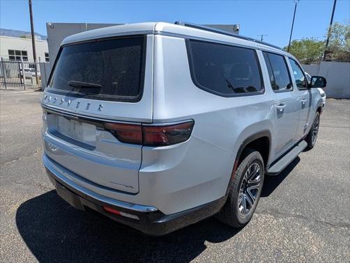 2023 Jeep Wagoneer L Series II 4x2