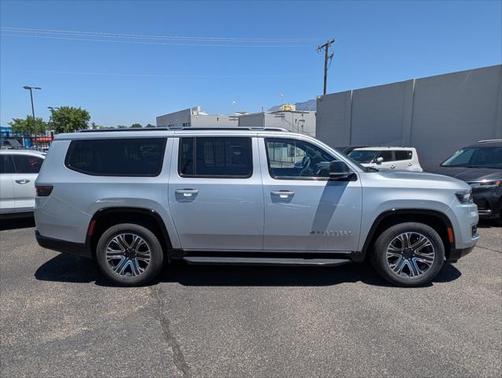 2023 Jeep Wagoneer L Series II 4x2