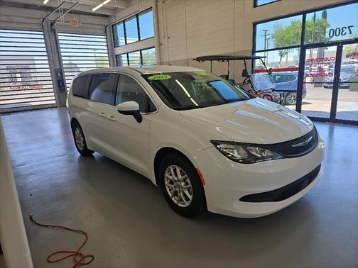 2023 Chrysler Voyager LX