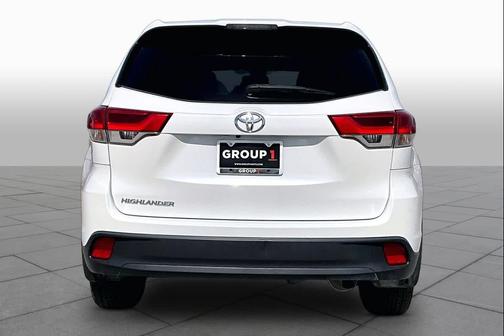 Blizzard Pearl 2019 Toyota Highlander LE
