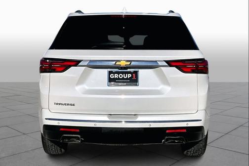 Iridescent Pearl Tricoat 2022 Chevrolet Traverse High Country