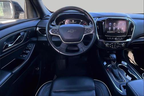 Mosaic Black Metallic 2023 Chevrolet Traverse Premier