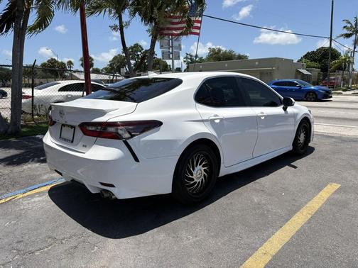Ice Cap 2023 Toyota Camry SE