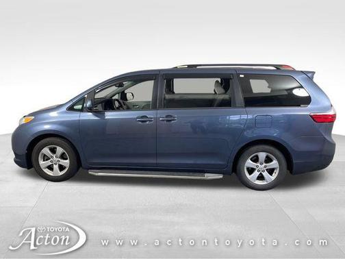 Shoreline Blue Pearl 2017 Toyota Sienna LE