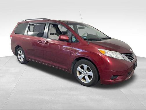 Salsa Red Pearl 2014 Toyota Sienna LE