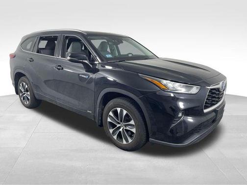 Midnight Black Metallic 2020 Toyota Highlander Hybrid XLE