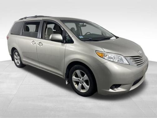 2017 Toyota Sienna LE