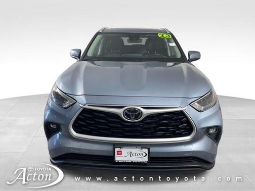 Moon Dust 2023 Toyota Highlander XLE