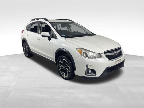 Crystal White Pearl 2017 Subaru Crosstrek 2.0i Premium