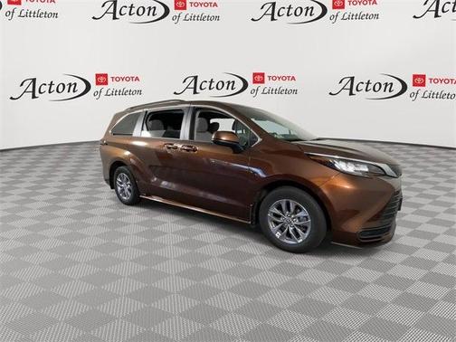 2022 Toyota Sienna LE