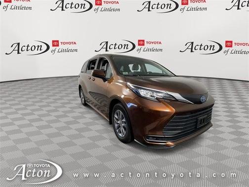 2022 Toyota Sienna LE