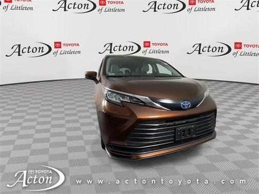 2022 Toyota Sienna LE