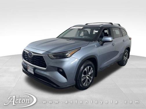Moon Dust 2023 Toyota Highlander Hybrid XLE