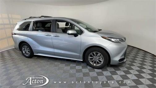 2023 Toyota Sienna LE
