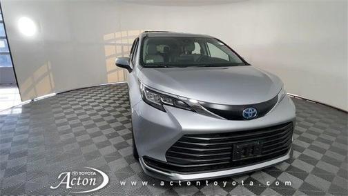 2023 Toyota Sienna LE