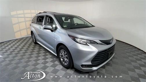 2023 Toyota Sienna LE