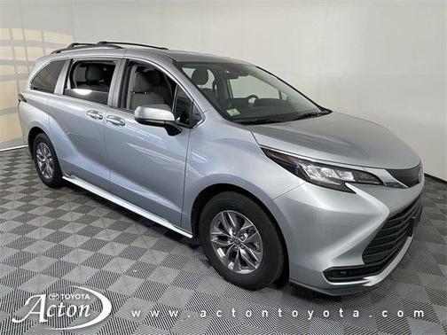 2023 Toyota Sienna LE