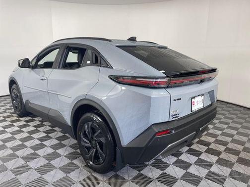 Cement Gray 2026 Toyota C-HR SE