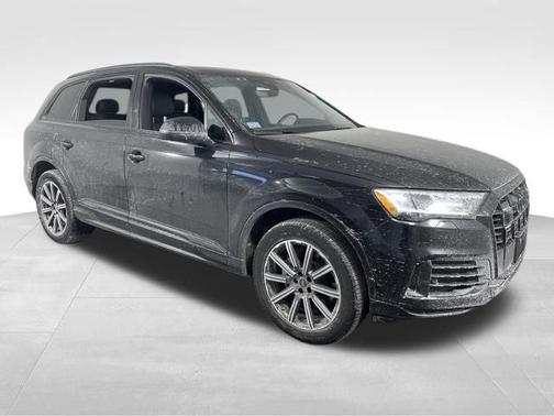 2023 Audi Q7 45 Premium Plus