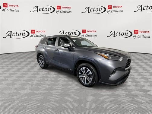 2024 Toyota Highlander Hybrid XLE
